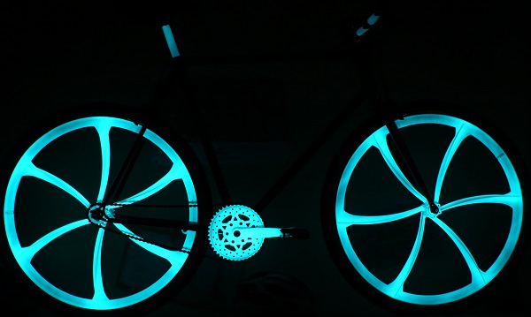 Reflective Spray Paint For Cyclists Makes You Glow in the Dark